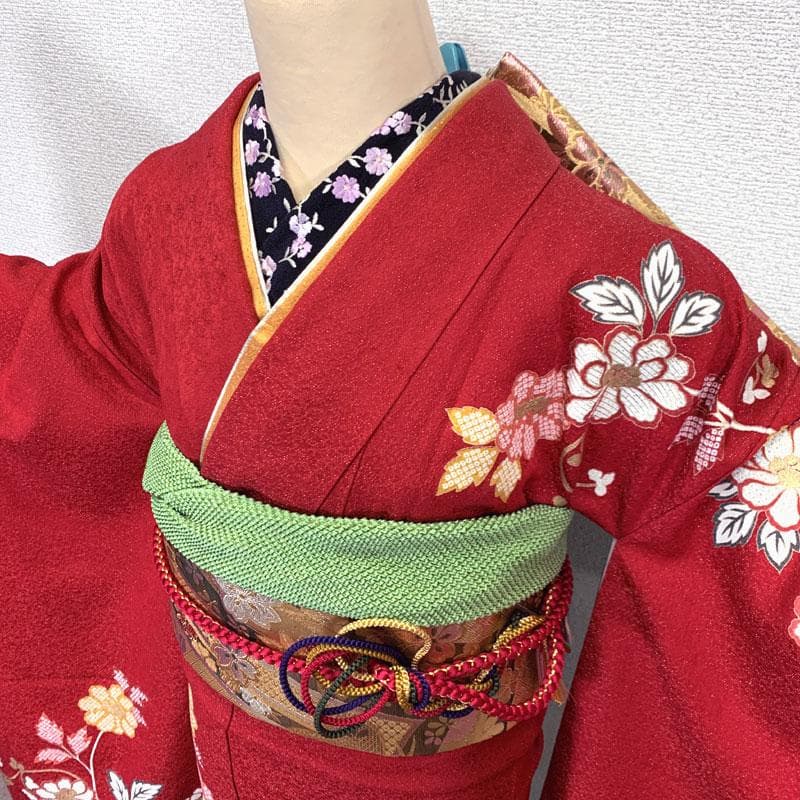 511z46〇小柄な方にも 金通し 振袖 金彩 花 赤 黒〇美品 成人式 結婚式