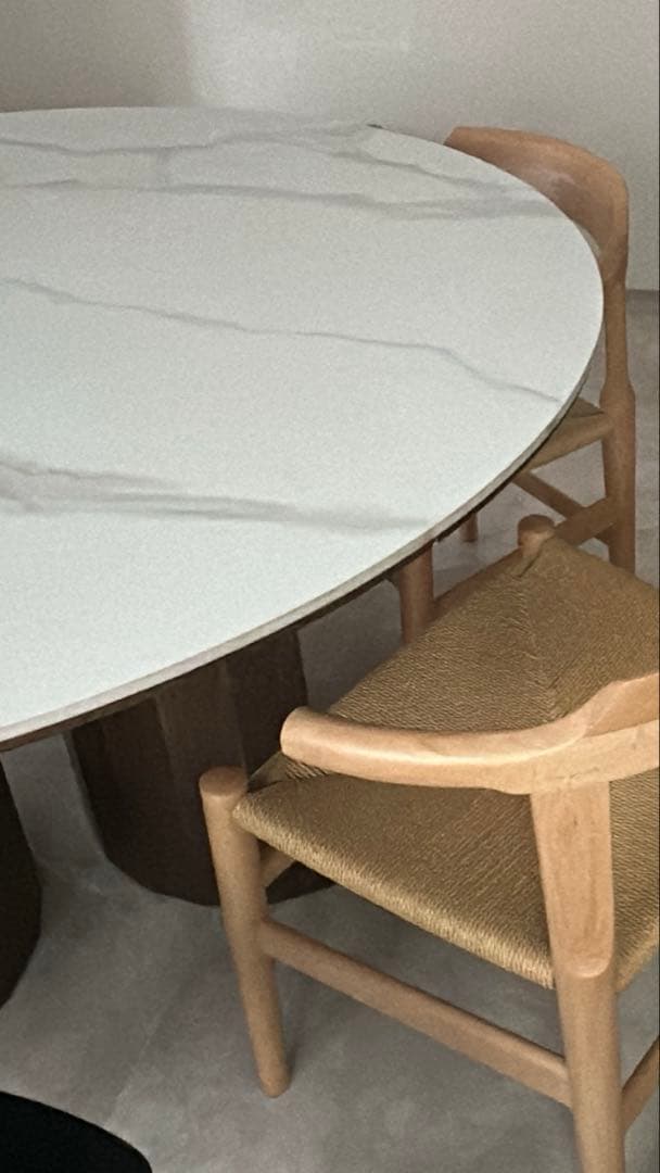 モダン円形ダイニングテーブル