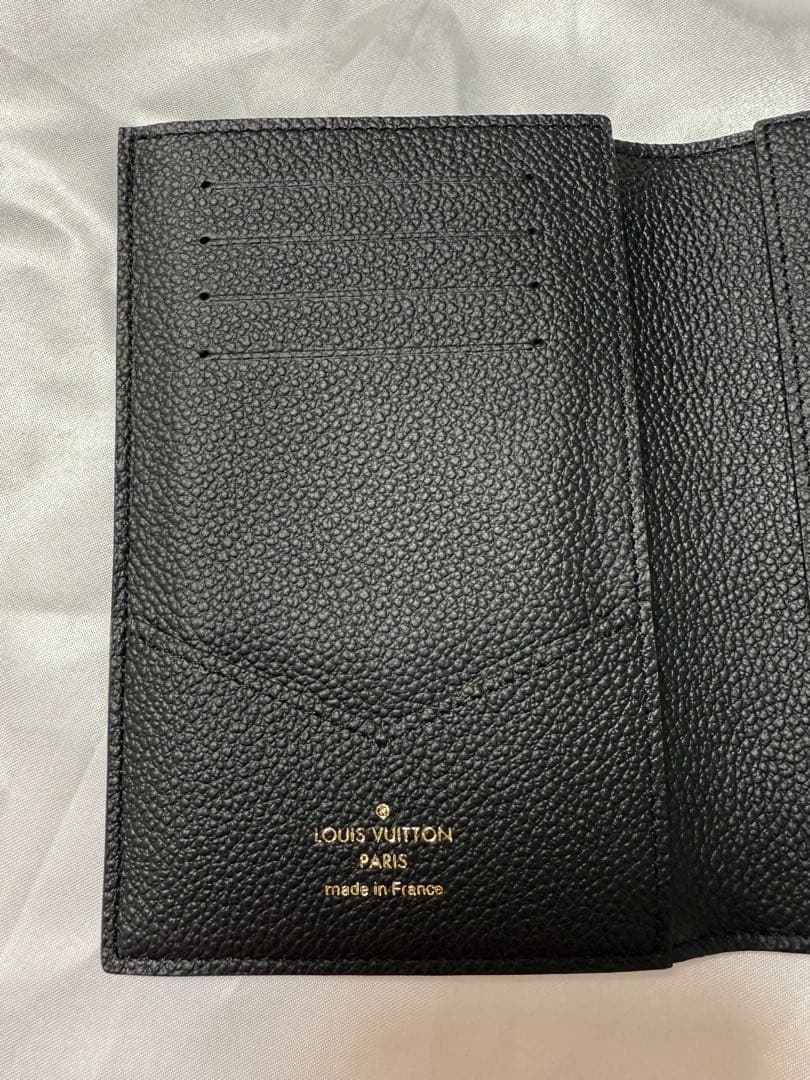 Louis Vuitton ルイヴィトン ブラックモノグラム パスポートケース