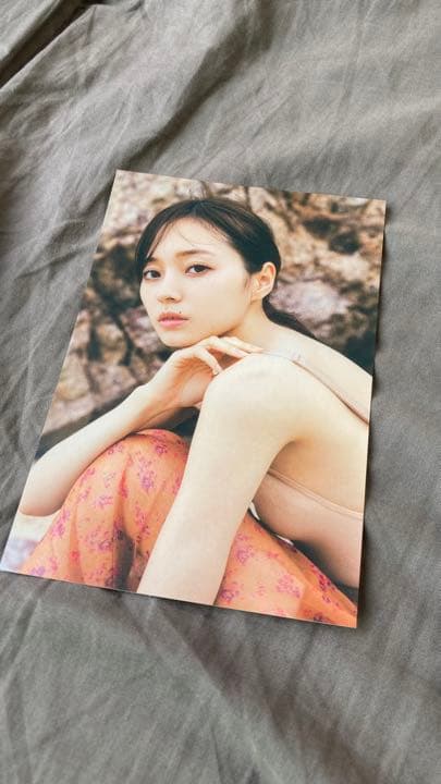 【超希少】直筆サイン入りB2ポスター 梅澤美波1st写真集 夢の近く