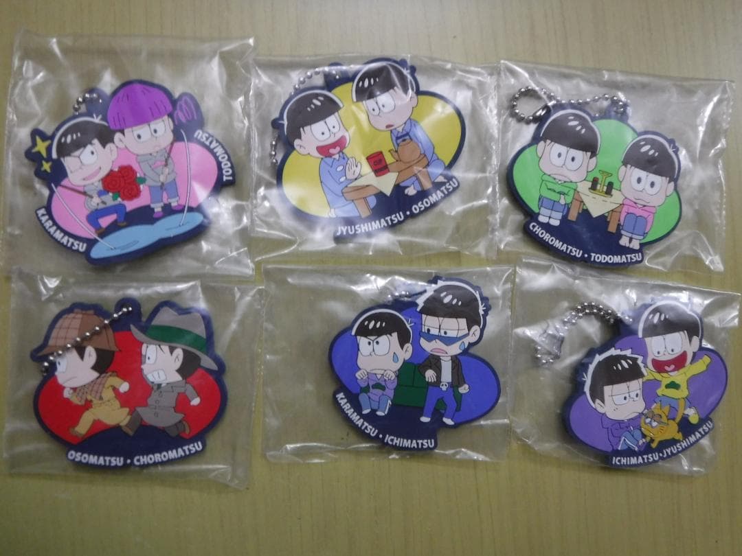 おそ松さん　グッズ　BOX９点セット　缶バッジ・マスコット・ラバーキーホルダー他