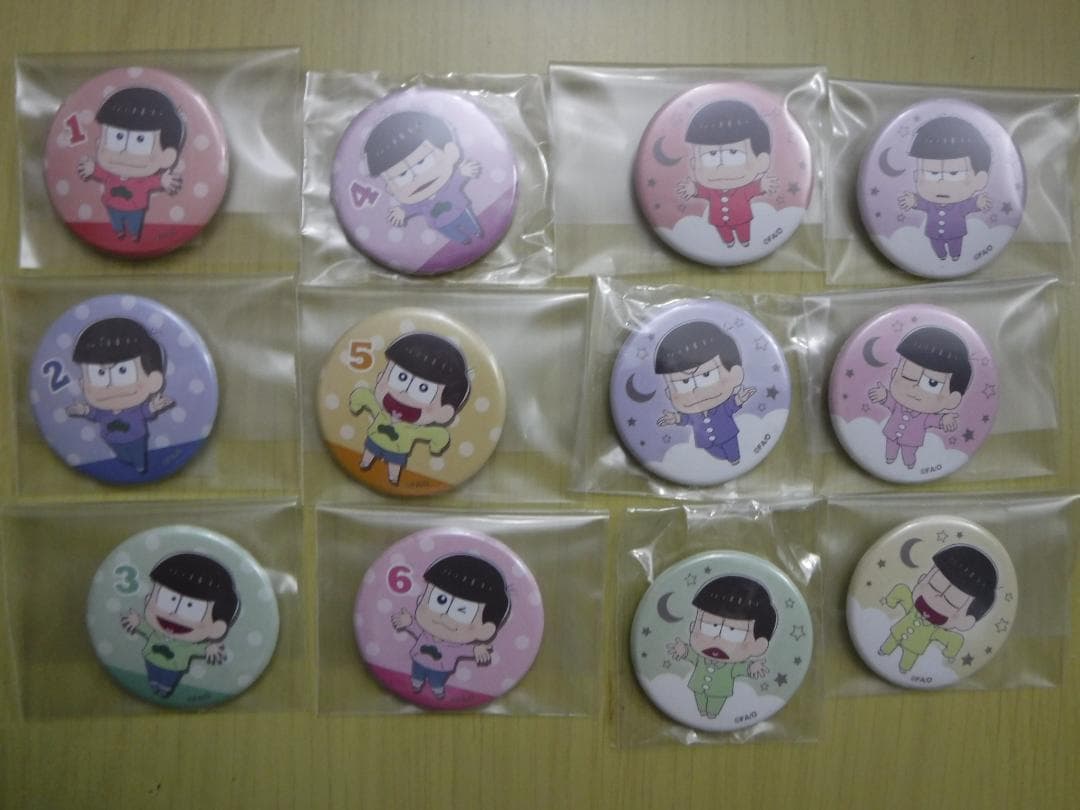 おそ松さん　グッズ　BOX９点セット　缶バッジ・マスコット・ラバーキーホルダー他