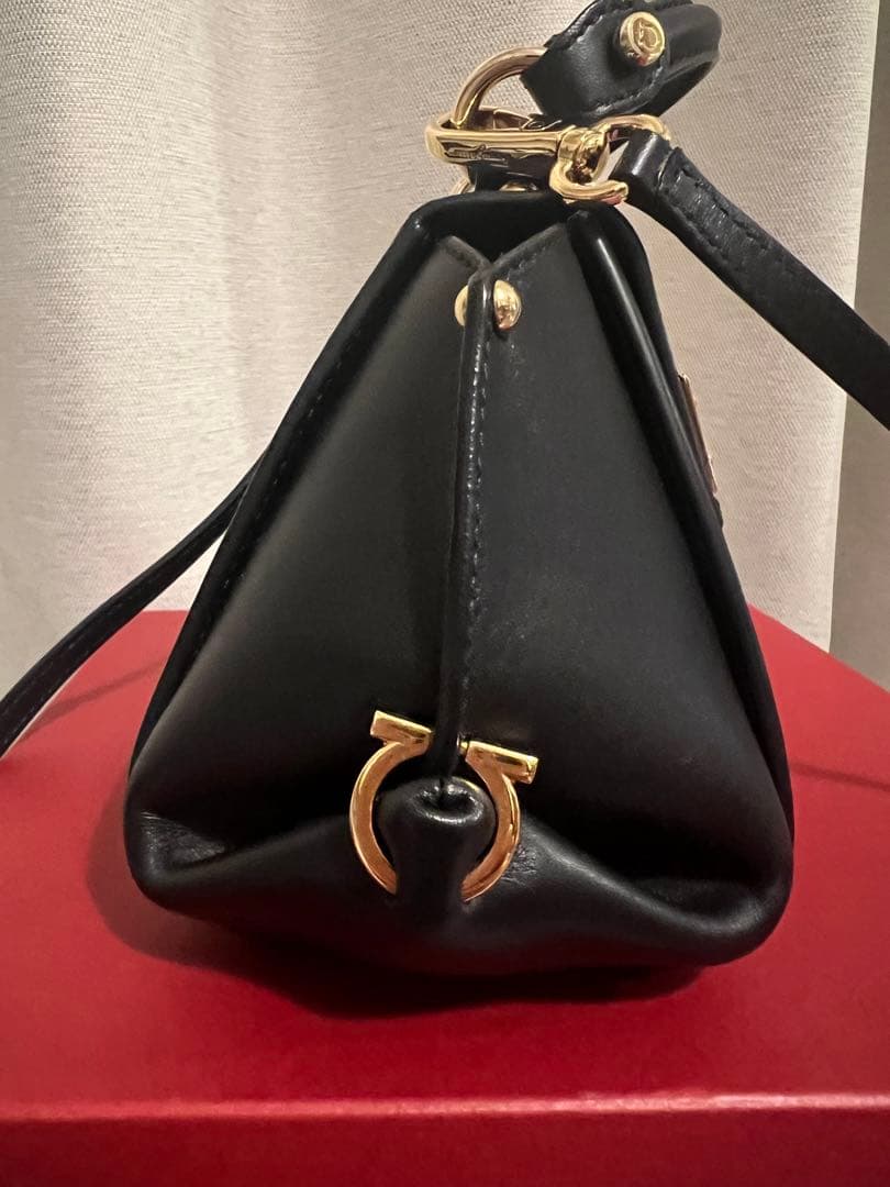 【週末限定価格】フェラガモ　2wayショルダーバッグ