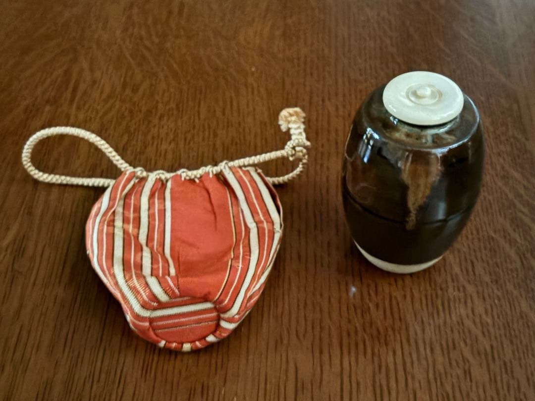 肩衛茶入　平安喜山造　共箱仕覆付