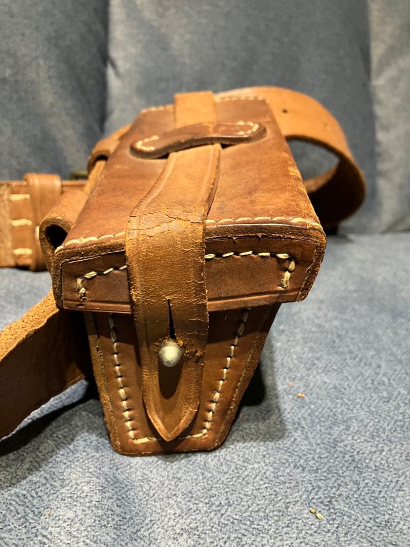 日本軍三十年式弾薬盒を原型とした 民生用オールレザー装備 ベルト付きヴィンテージ