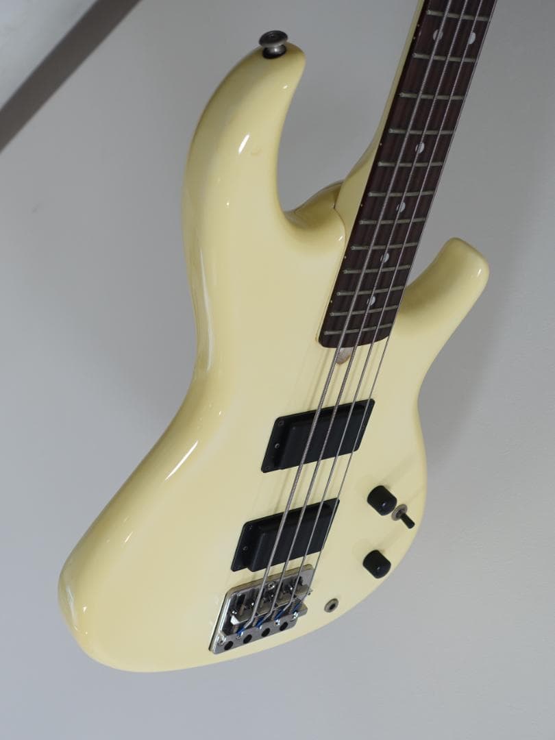 Ariapro II RSBシリーズ　エレキベース　クリームイエロー