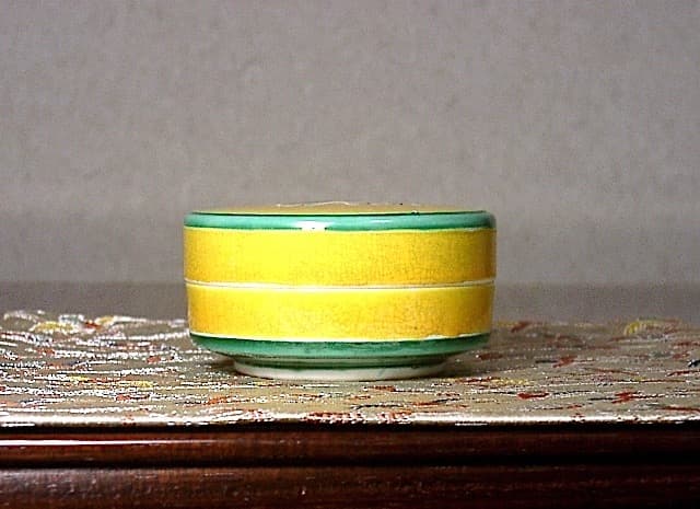 京焼・清水焼　清閑寺窯　杉田祥平作　犬交趾　香合　保護箱　無傷　保証。