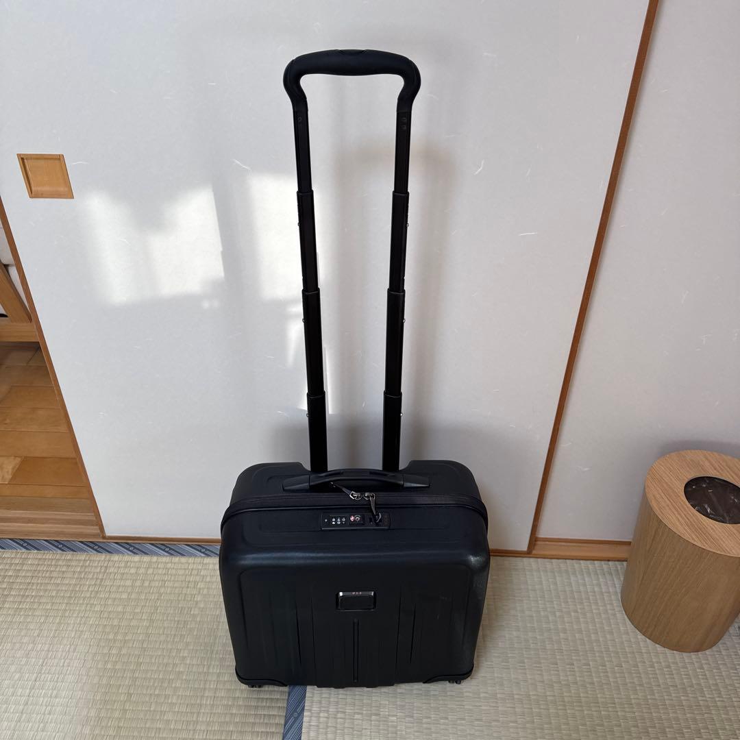 tumiブラックキャリーケース 4輪キャスター付き