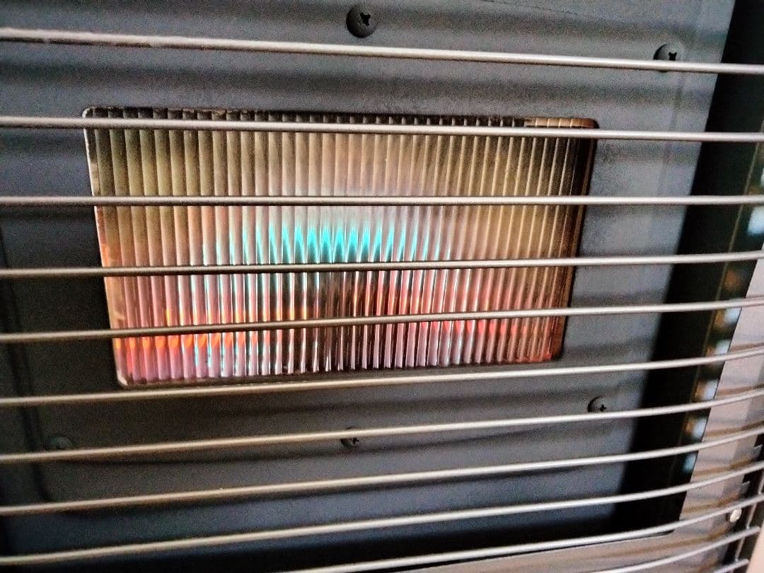 サンポットFF石油ストーブゼータス！品番「FFR‐56S」2007年式中古品