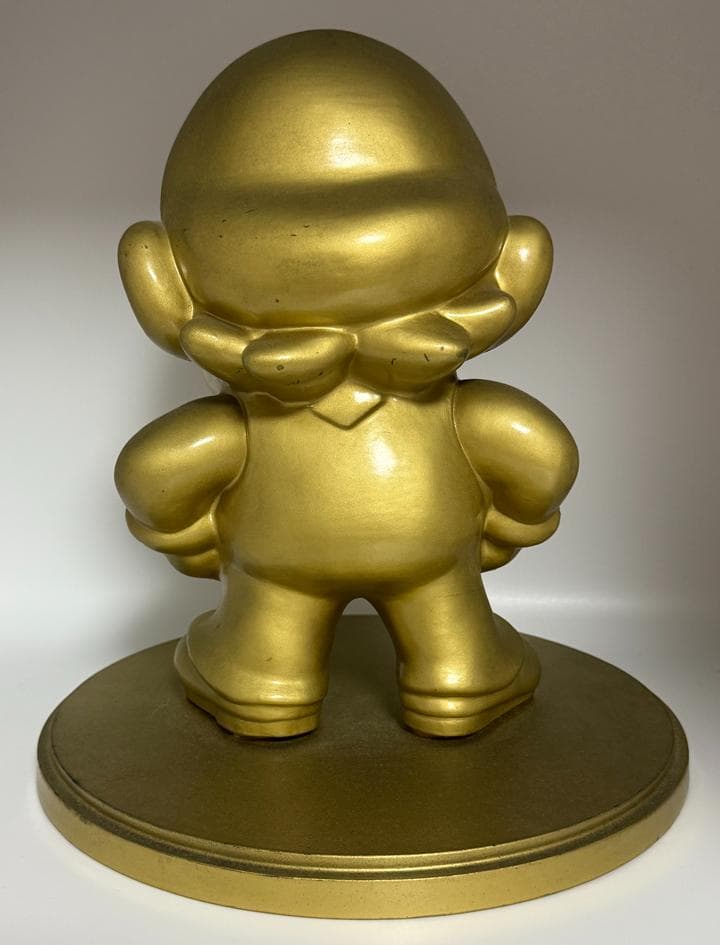 任天堂特約店 金のマリオ像・台座付き