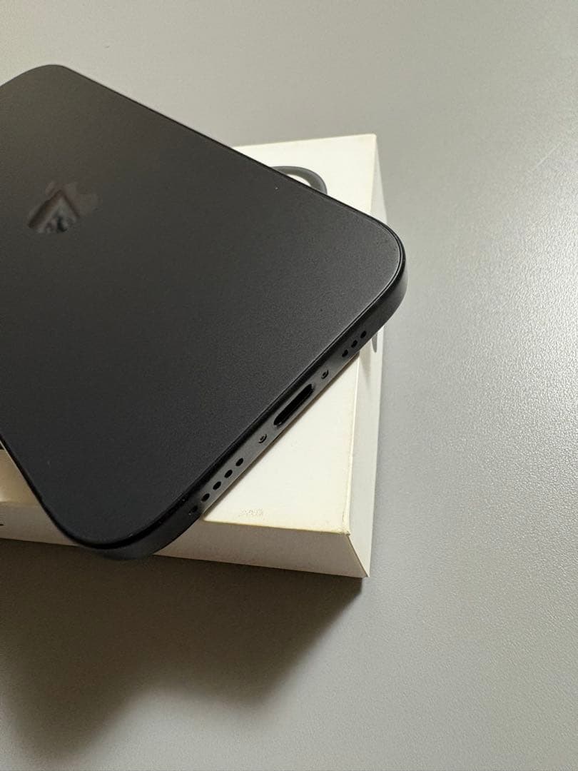 【美品】Apple iPhone15 128GB ブラック SIMフリー