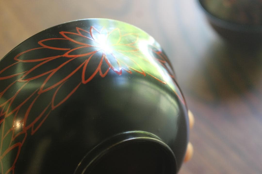 極小傷有！時代黒漆に風情ある朱漆菊文の映えるお椀2点（検輪島塗懐石椀蒔絵椀