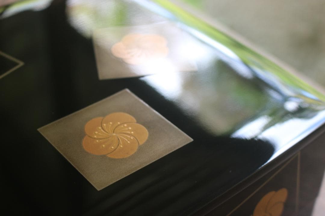 デッドストック！上質内朱黒漆に優美な梅蒔絵の映える二段重（検輪島塗重箱お重