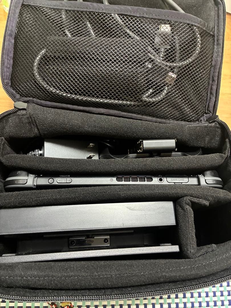 Nintendo Switch ブラック本体とJoy-Conセット