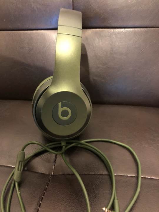 【箱なしのため安くお譲り】ビーツ beats solo2 ヘッドホン 緑色
