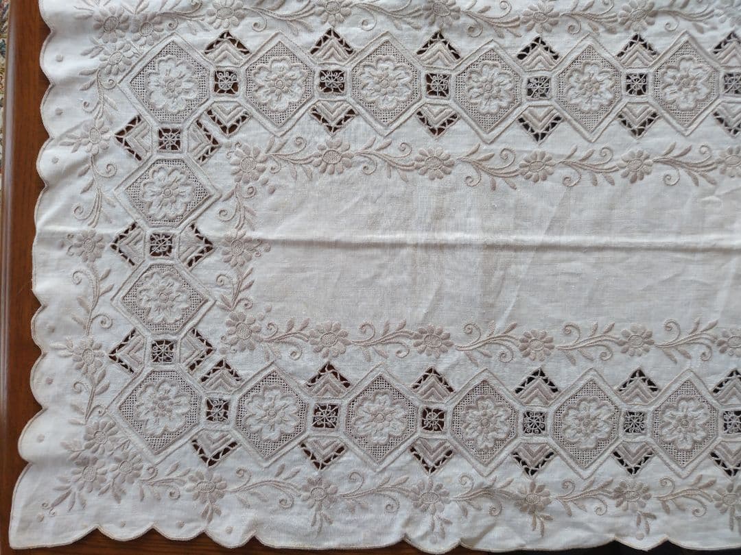 刺繍入りレ−スべ−ジュテーブルランナービンテージ