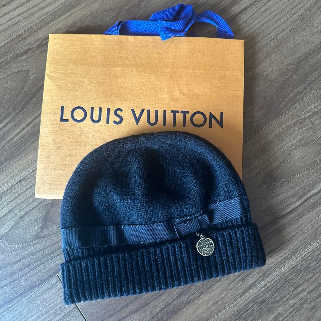 LOUIS VUITTON 黒 ニット帽 リボン付き