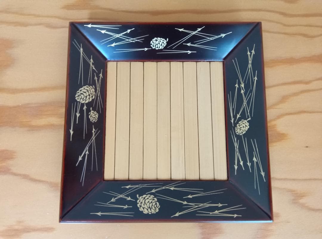 【美品・作者印】中村宗悦作の印布付き　而妙斎好の松葉蒔絵四方盆