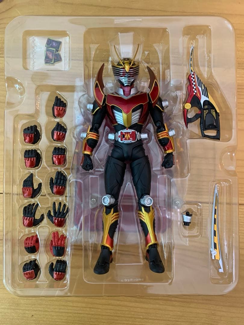 S.H.Figuarts 仮面ライダー　龍騎　ナイト　サバイブ　　オーディン