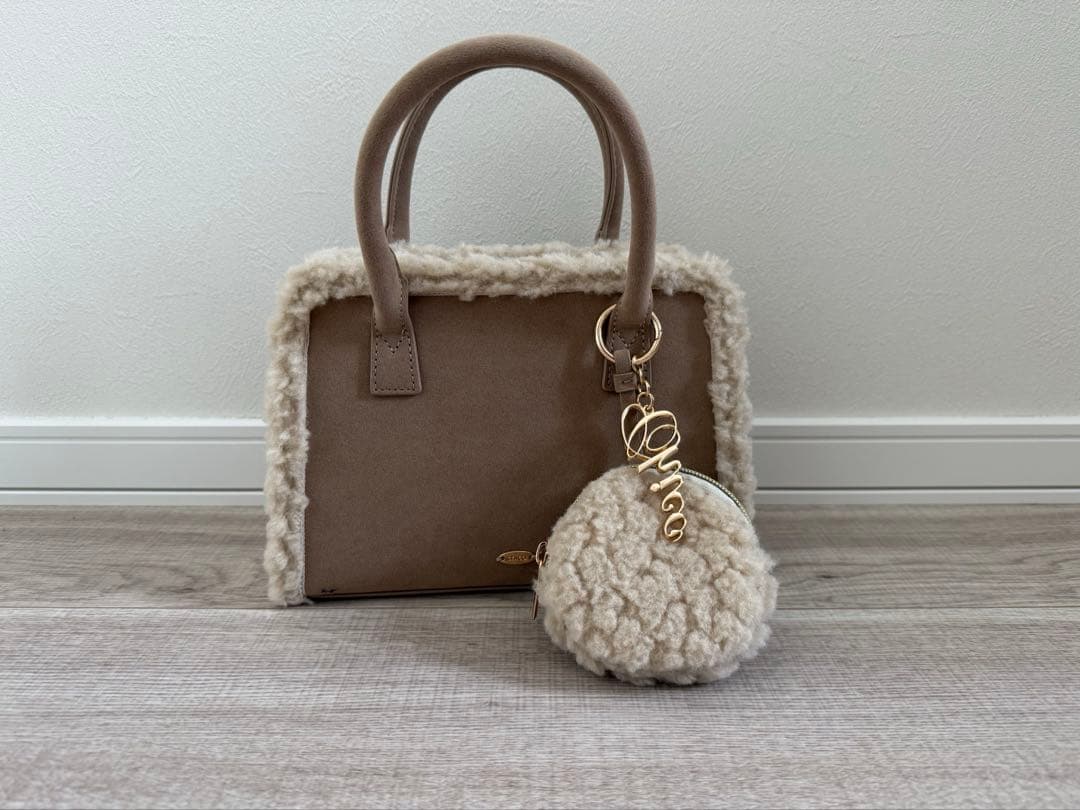 【完売品】chico ロゴチャーム付きスエードムートンバッグ