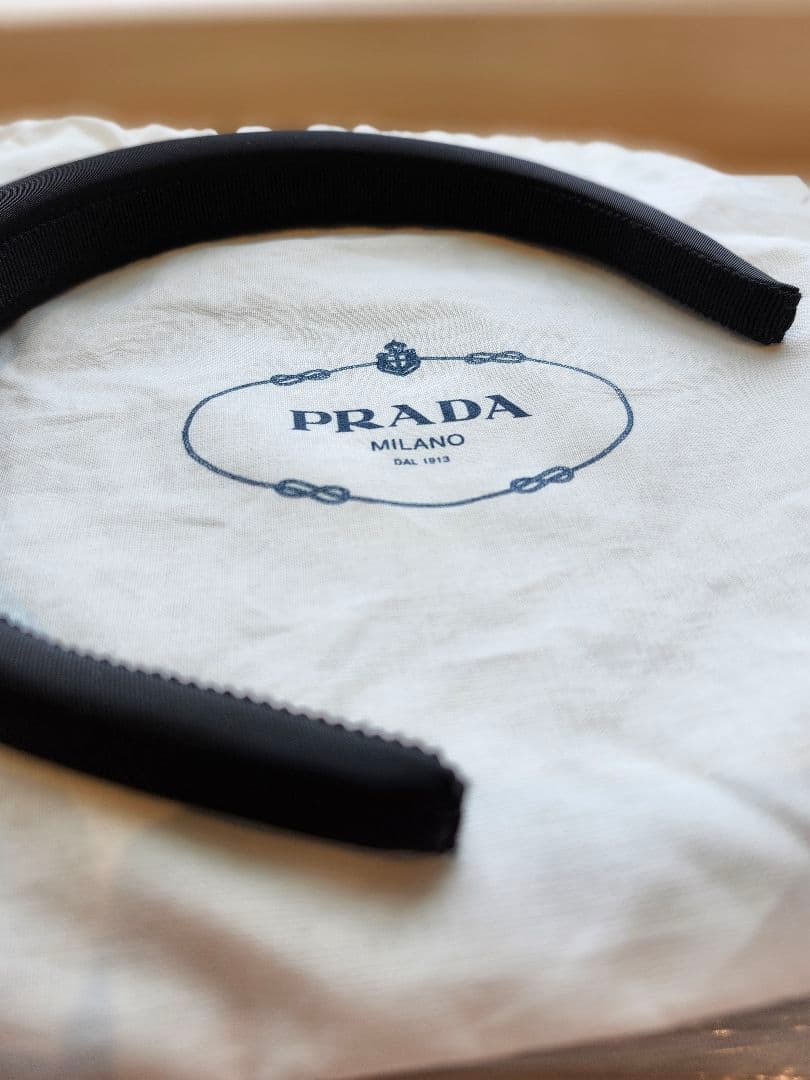 PRADA ブラック ヘアバンド　カチューシャ　正規品　中古品