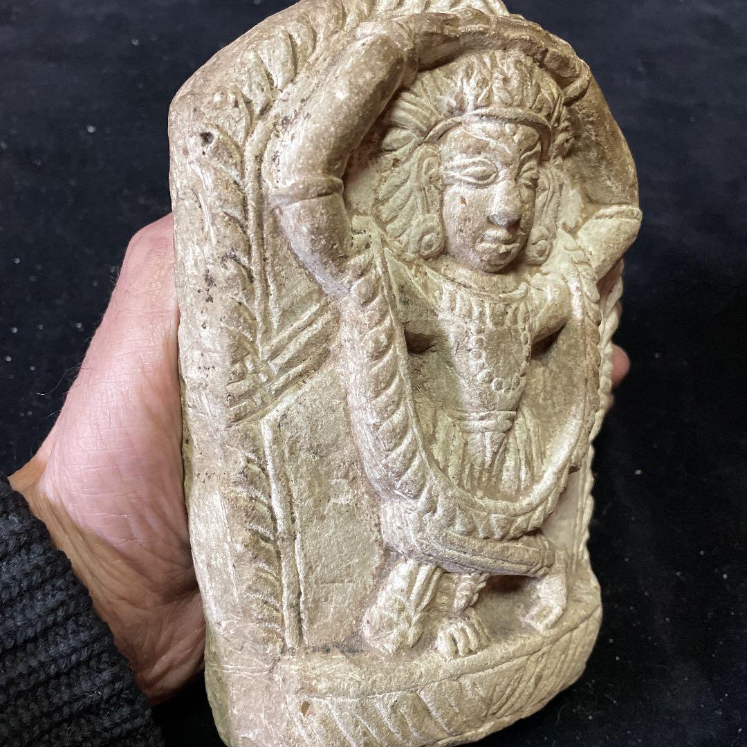 古代シバ神の石彫、インド発掘品高さ15センチ横幅11cm厚さ5cm
