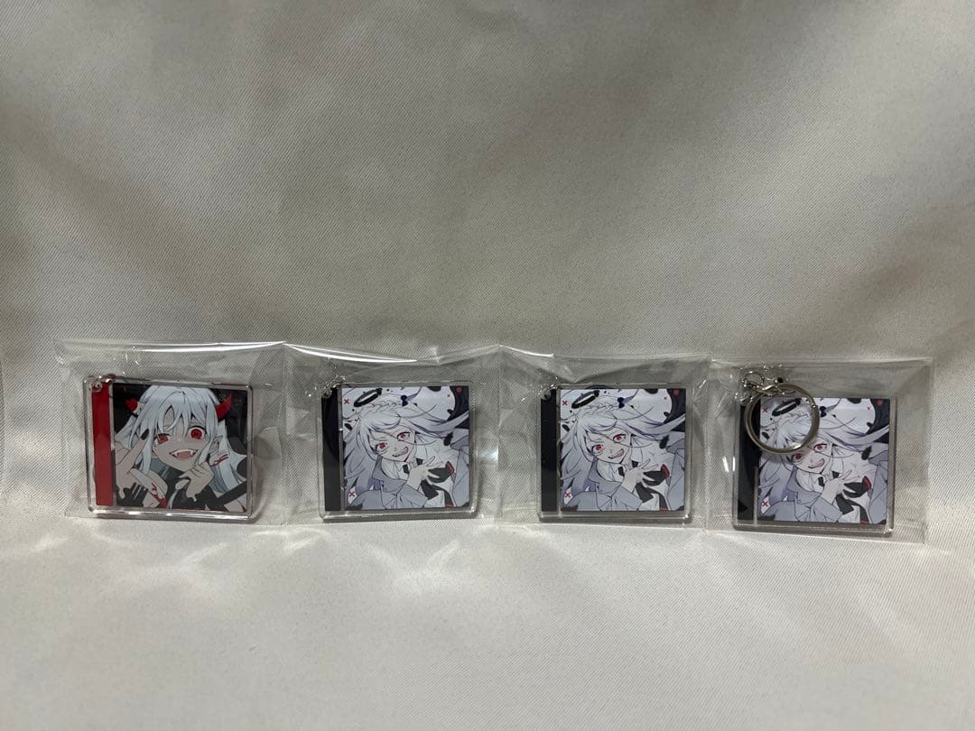 ツユ 泥の分際で私だけの大切を奪おうだなんて 2連アクリルキーホルダー