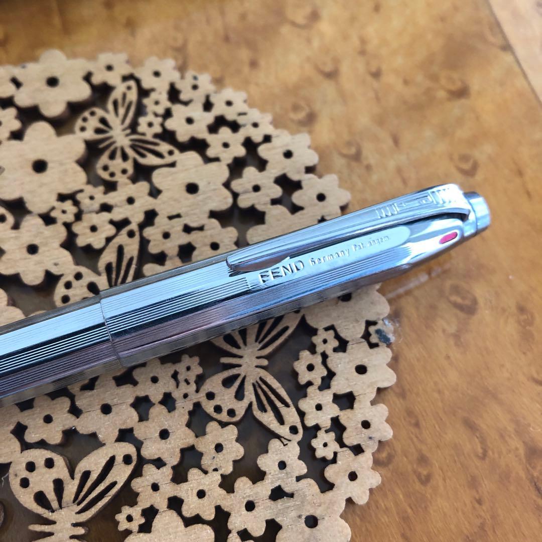 FEND 3色ボールペン　シルバー