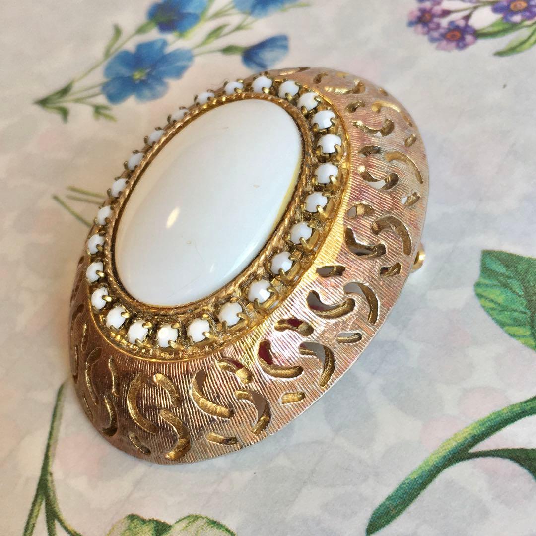 fumi様☆#4300 HAR ヴィンテージ　ブローチ　オーバル　ミルクガラス