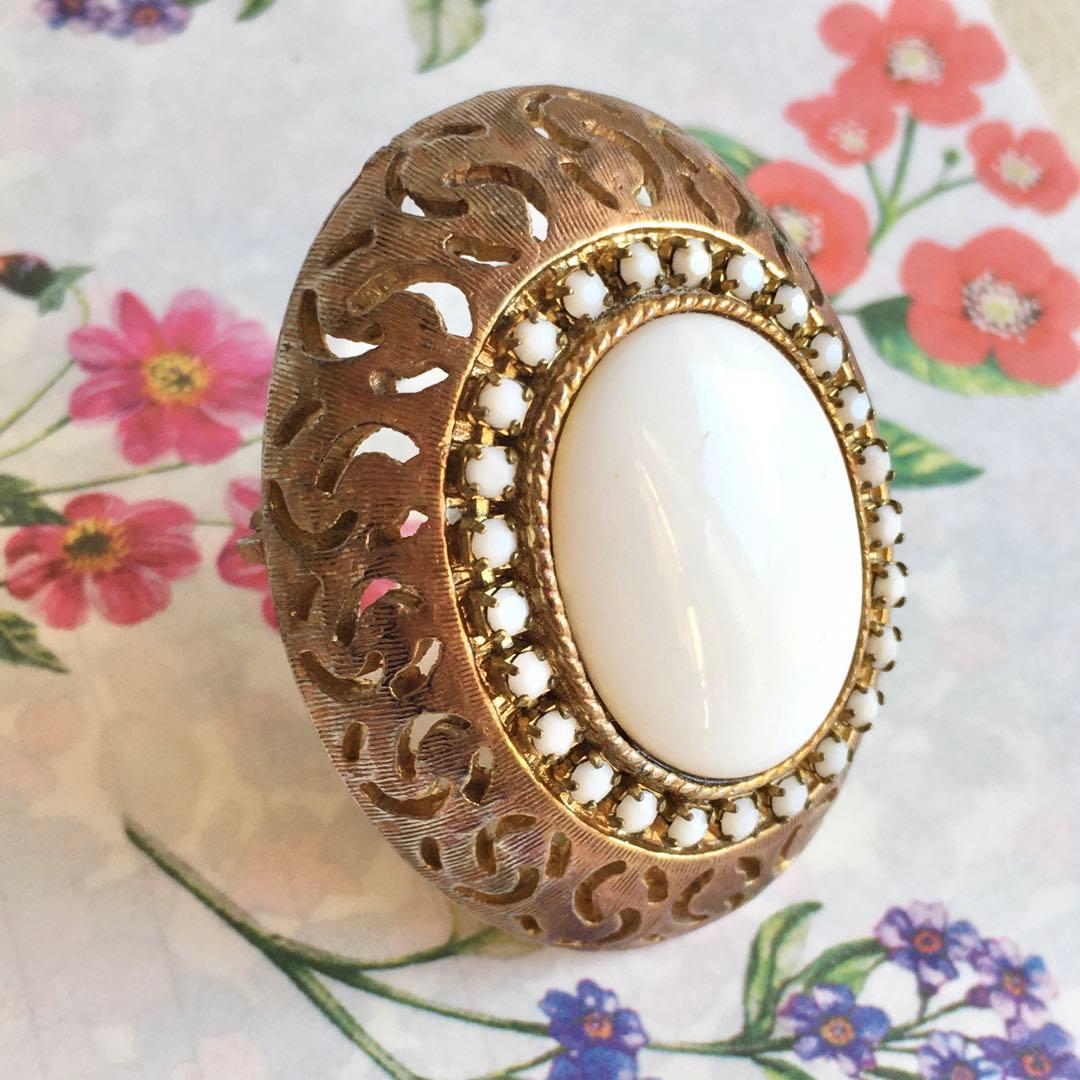 fumi様☆#4300 HAR ヴィンテージ　ブローチ　オーバル　ミルクガラス