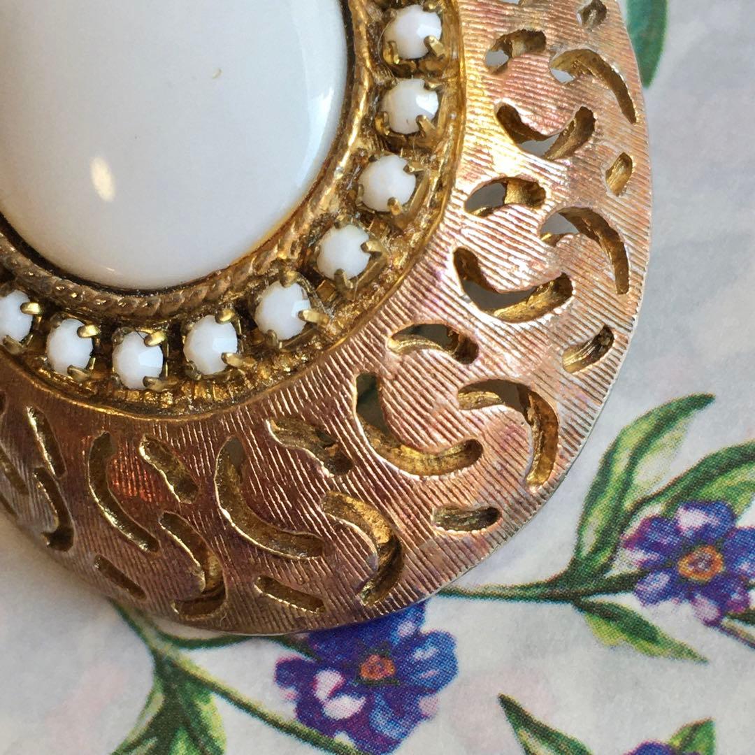 fumi様☆#4300 HAR ヴィンテージ　ブローチ　オーバル　ミルクガラス