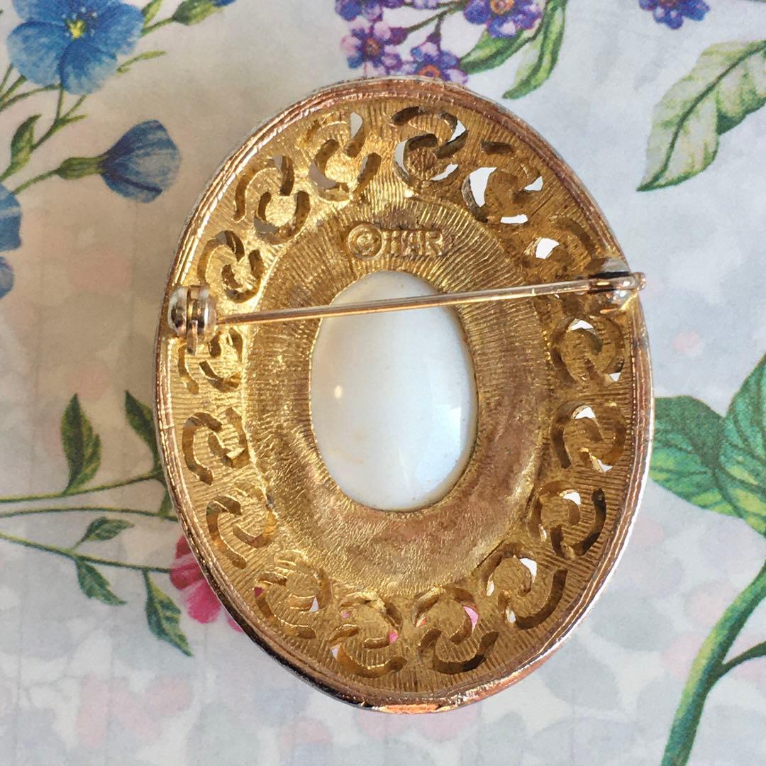 fumi様☆#4300 HAR ヴィンテージ　ブローチ　オーバル　ミルクガラス