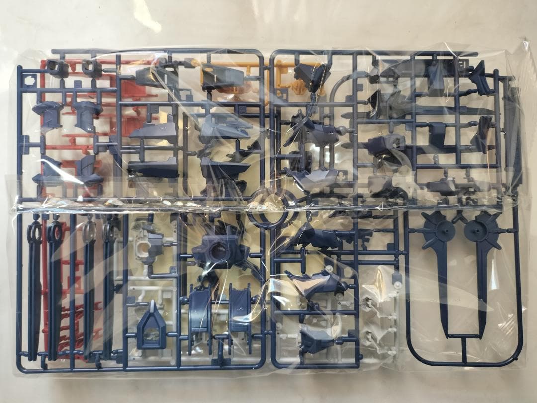 ディ・レギウディア　ダンボール戦機　LBX　プラモデル　未組立