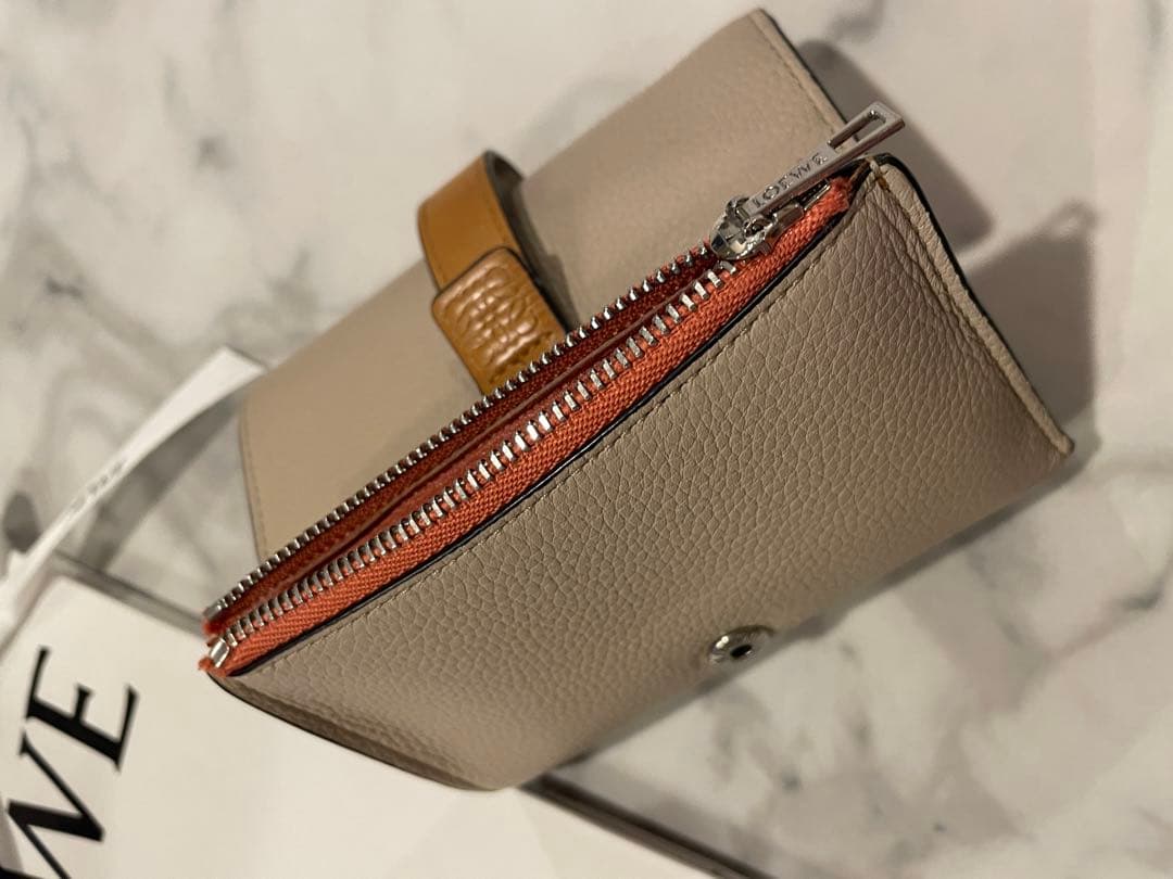 ロエベ　財布　バーティカルウォレット　スモール