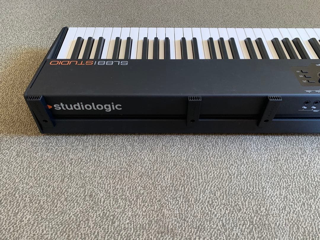 studiologic 88キー MIDIキーボード3本ペダル、譜面、PC台付き
