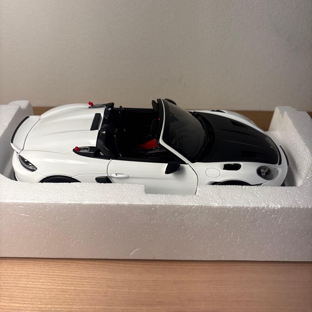 ノレブ ポルシェ　718 スパイダー RS 1/18 ミニカー ホワイト