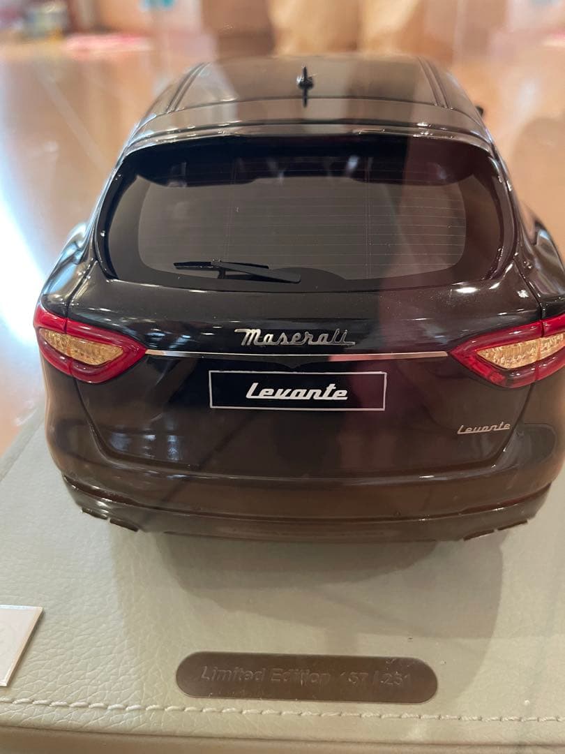 Maserati Levante 限定版モデルカー ブラック