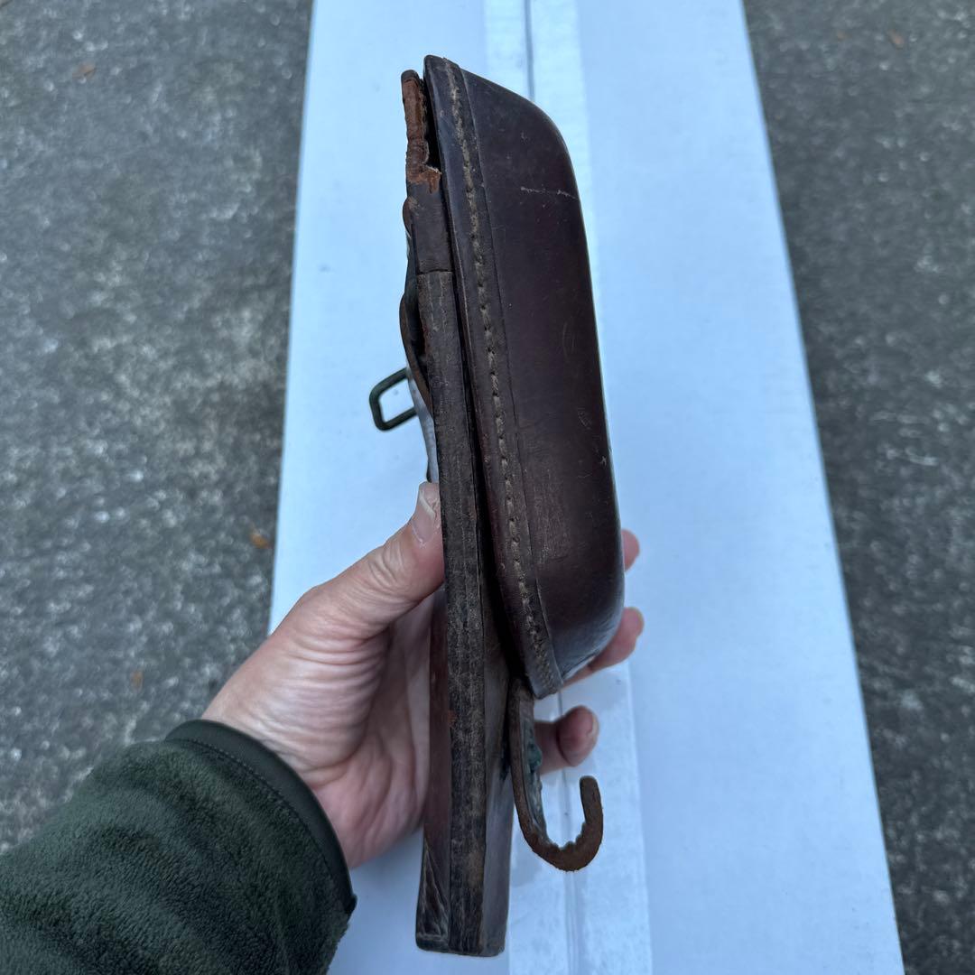 レザー製ホルスター 南部十四年式拳銃用の拳銃嚢
