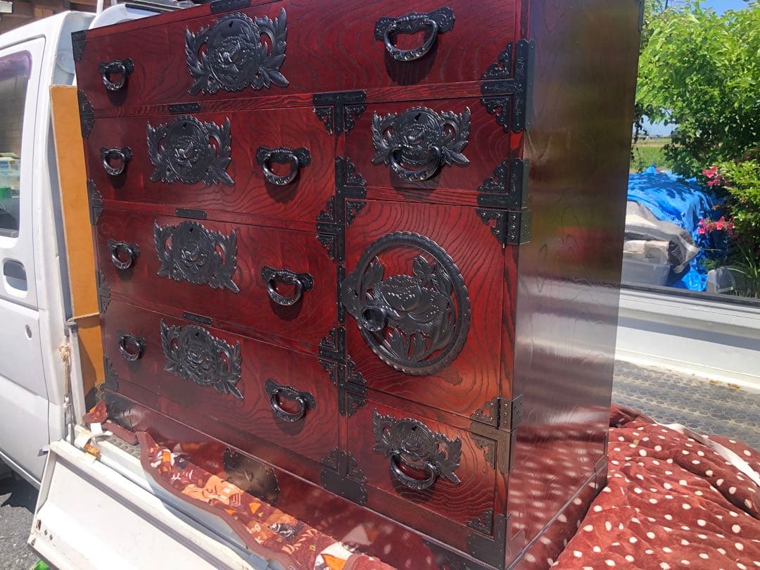 仙台箪笥 仙臺民藝 伊達箪笥 漆塗り 伝統的な彫刻付き木製箪笥