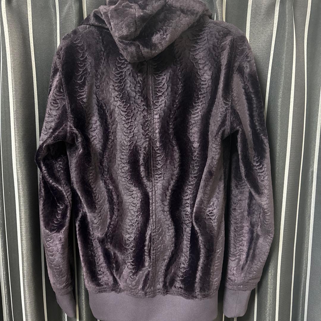 トルネードマート　デフォルメパイソンエンボスパーカー