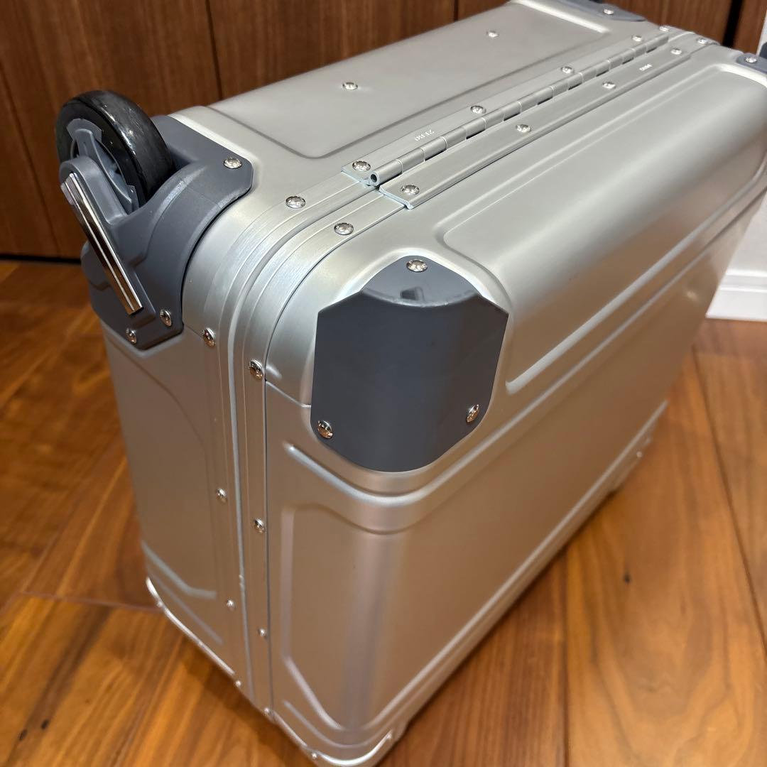 ゼロハリバートン　Two-Wheel Business Case 29L