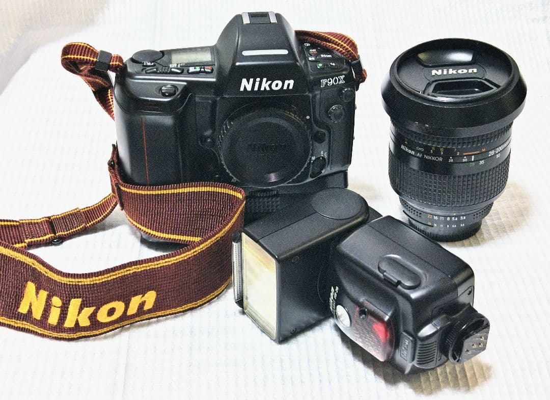 お買得 ニコン F90 X とアクセサリーいろいろ