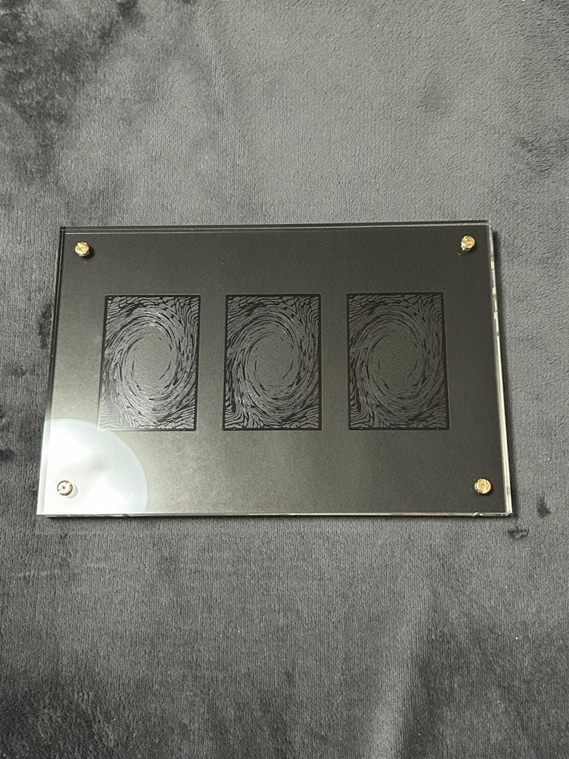 ケース　金属足付き