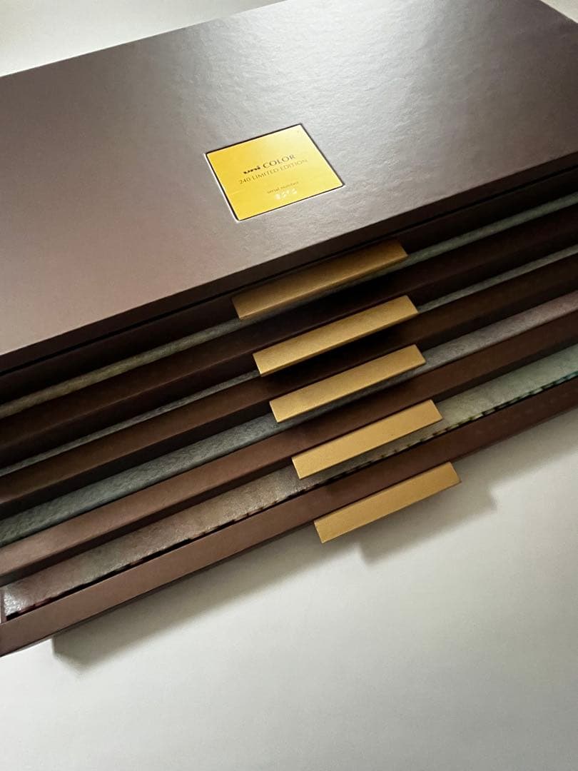 三菱鉛筆ユニカラー240色セットリミテッドエディション限定生産品