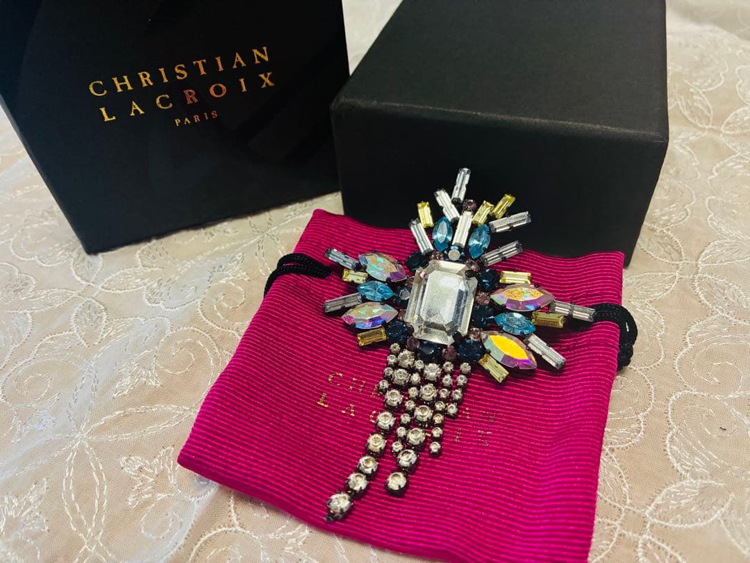 Christian Lacroix ヴィンテージブローチ