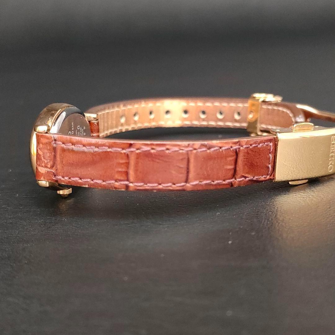 美品　SEIKO　セイコー　V117　ゴールド　ホワイト　ブラウン　ソーラー