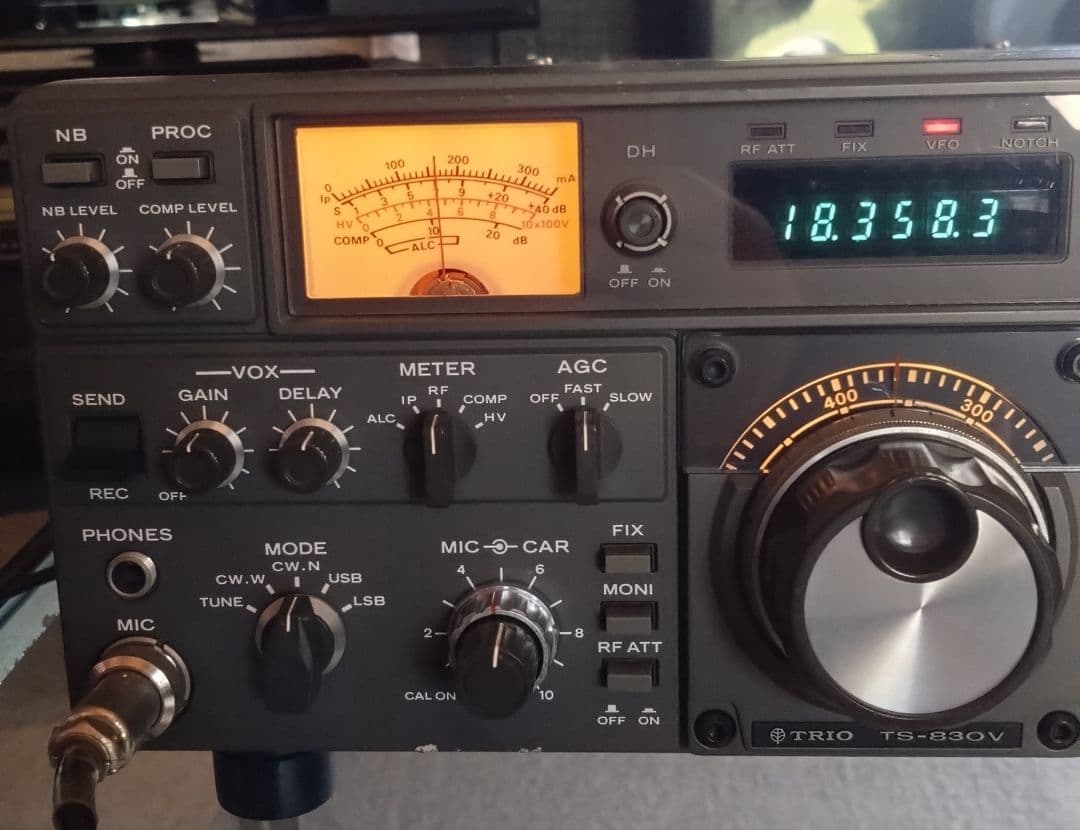 TRIO　トリオ　SSB トランシーバー　TS-830V 無線機