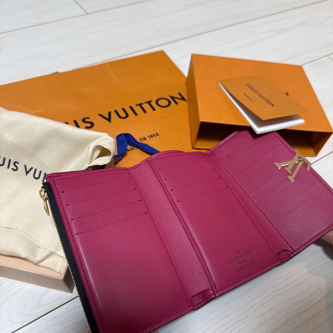 LOUIS VUITTON ポルトフォイユカプシーヌコンパクト