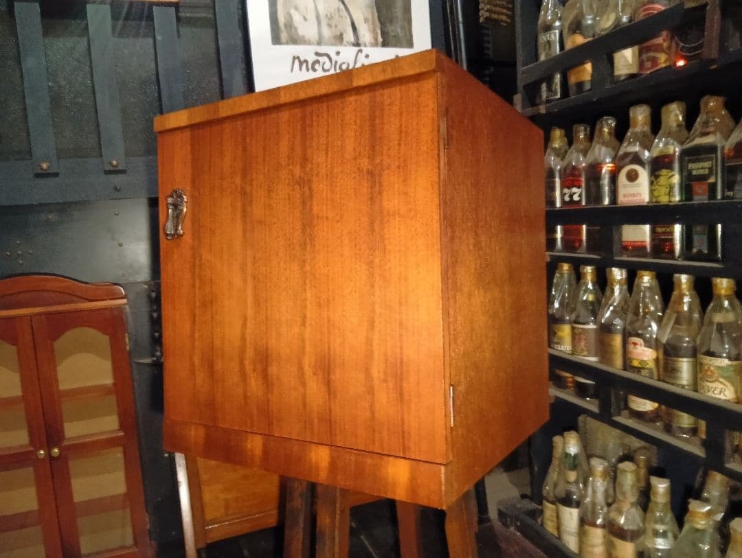 1960's　チーク材　突板　カッパーハンドル　ウッド　レコード　キャビネット