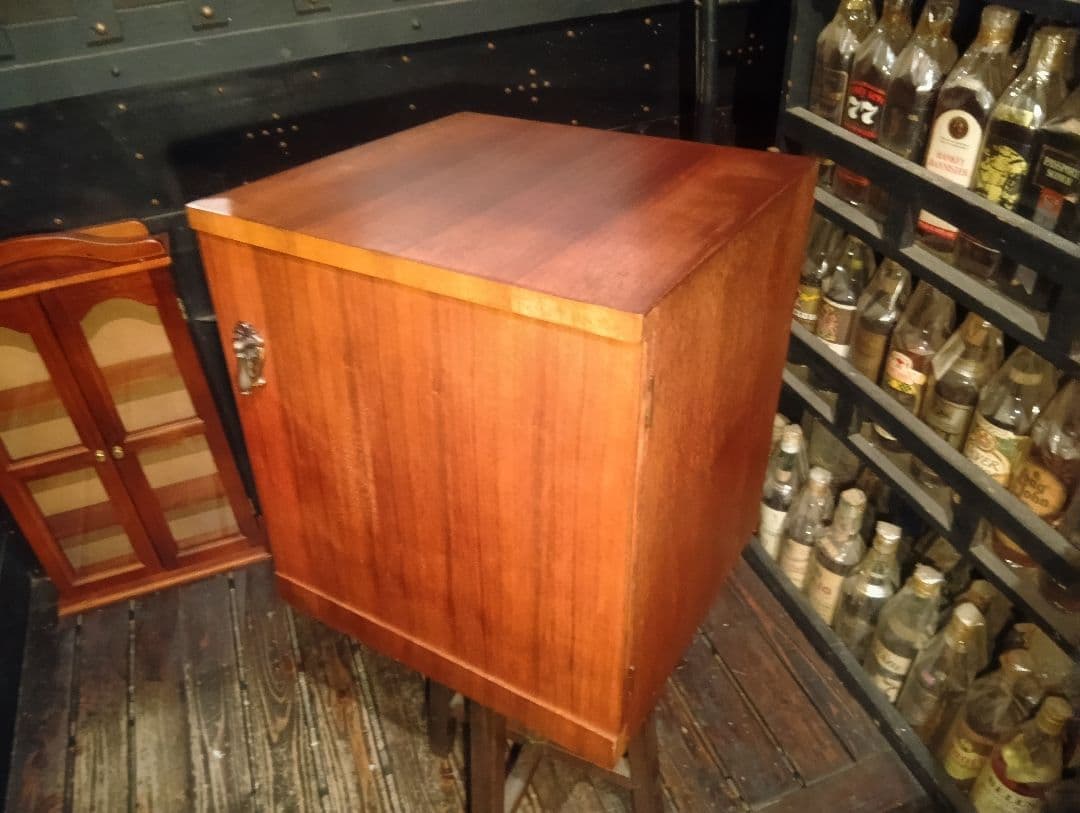 1960's　チーク材　突板　カッパーハンドル　ウッド　レコード　キャビネット